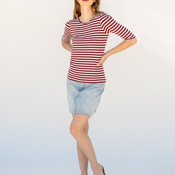 NWT Evy's Tree Ramona Top in Cranberry - Picture 2 of 4